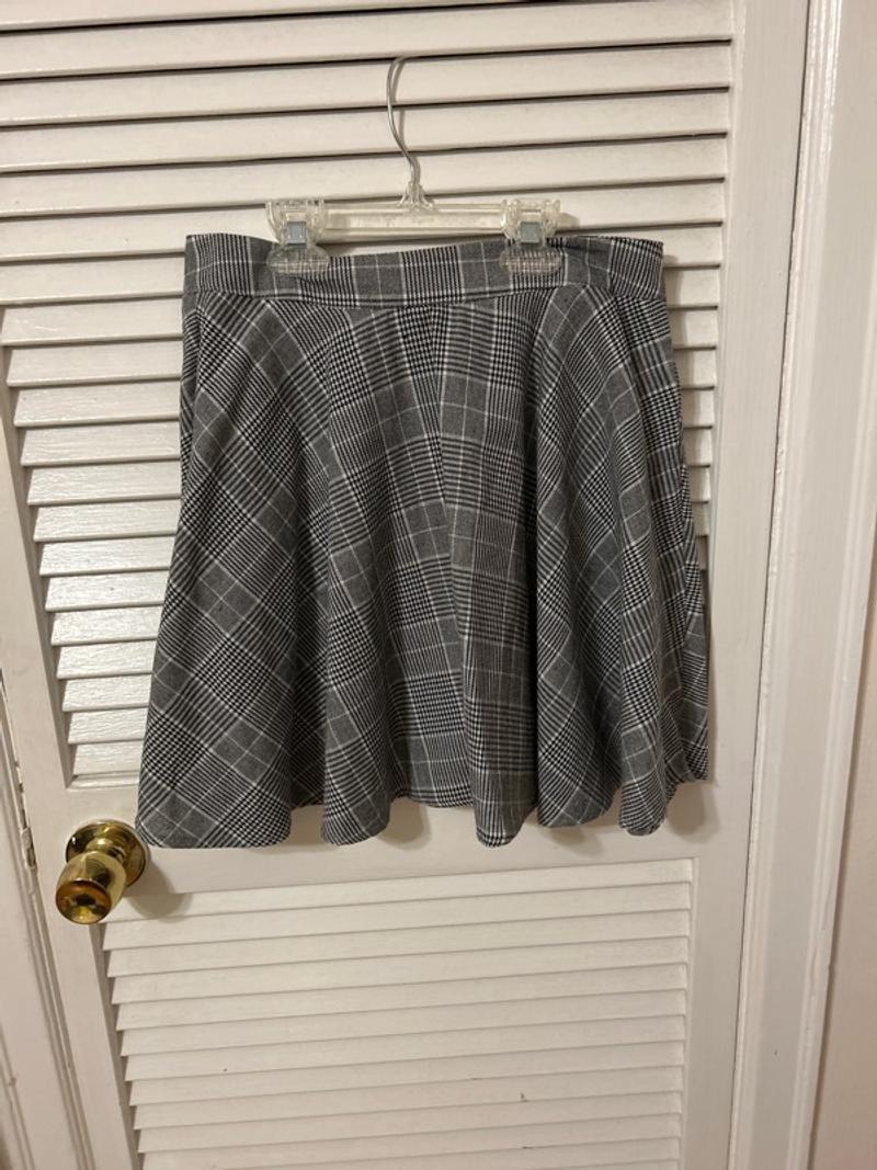 Grey plaid skirt